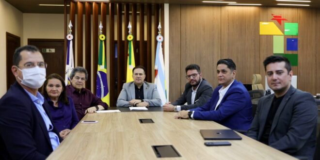 Governador visita TCE e conhece projeto de reforma da sede do Tribunal
