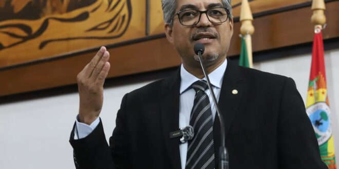 Edvaldo Magalhães ressalta luta dos policiais e escrivães da Polícia Civil e defende abertura do diálogo