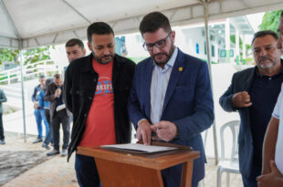 Governador assina ordem de serviço para obras em duas escolas e ginásio poliesportivo de Porto Walter