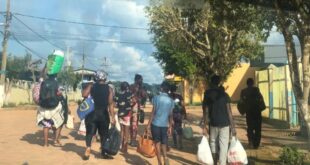 Imigrantes da Casa de Passagem recebem cobertores e kits de higiene