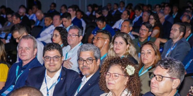 Pedro Longo, Edvaldo Magalhães e Eduardo Ribeiro participam do 15º Congresso Brasileiro do Cooperativismo