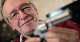 Filha de Olavo de Carvalho depõe hoje na PF sobre seita criada pelo pai que envolveria rede de pedofilia