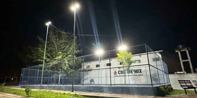 Governo realiza manutenção dos refletores das quadras da Avenida Coronel Mâncio Lima, em Cruzeiro do Sul