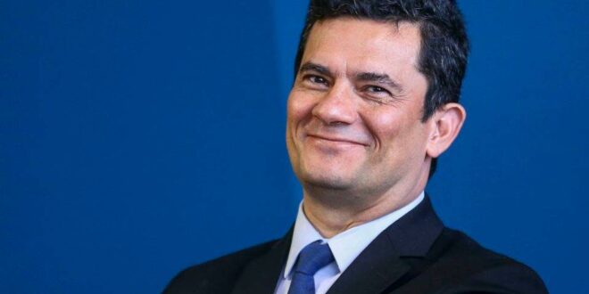 Cheiro de acordo político: TSE não cassa Moro após encontro com presidente do Senado