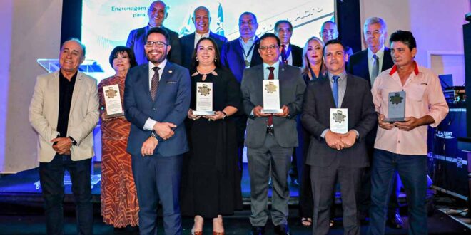 FIEAC homenageia empresários e personalidades com Honraria do Mérito Industrial