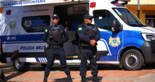 Base móvel da PM reforça segurança no centro de Rio Branco