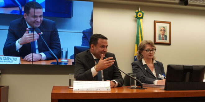 Cumprimento da legislação sobre estrutura de carreira da educação no Acre é apresentado na Câmara dos Deputados