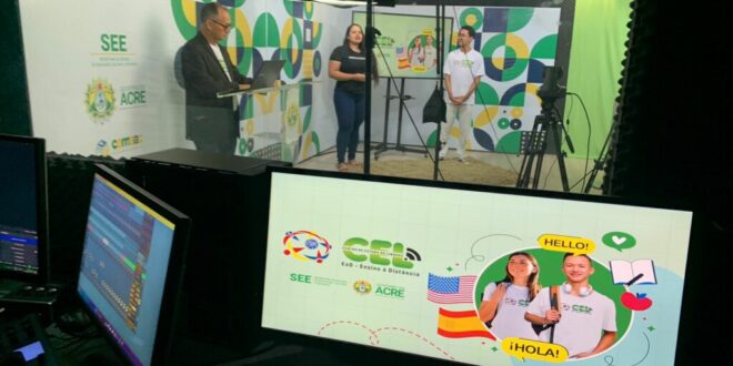 Centro de Estudo de Línguas inicia aulas a distância com transmissão ao vivo pela internet