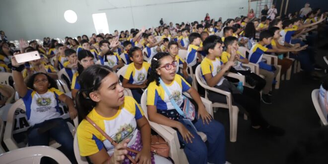 Polícia Militar do Acre celebra 25 anos de Proerd com formatura de alunos do projeto