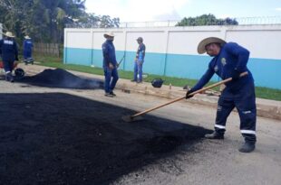 Governo auxilia prefeitura de Feijó na pavimentação das ruas da cidade
