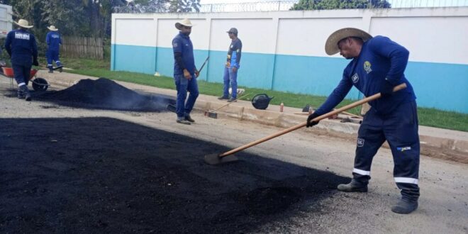 Governo auxilia prefeitura de Feijó na pavimentação das ruas da cidade