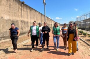 Estado entrega kits de higiene pessoal e acompanha atividades realizadas no presídio feminino