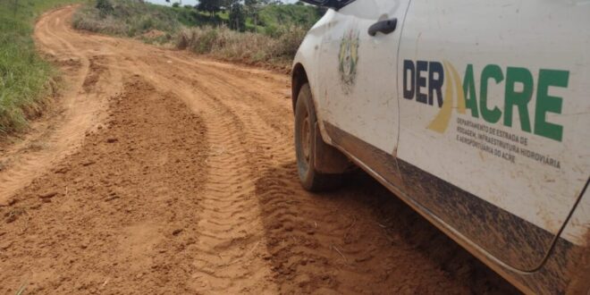 Deracre garantiu 270 km de melhorias nos ramais de acesso às escolas rurais da Transacreana em Rio Branco