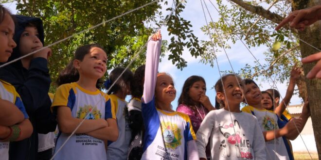 Estudantes de escola na APA comemoram Dia Nacional da Educação Ambiental com ações educativas