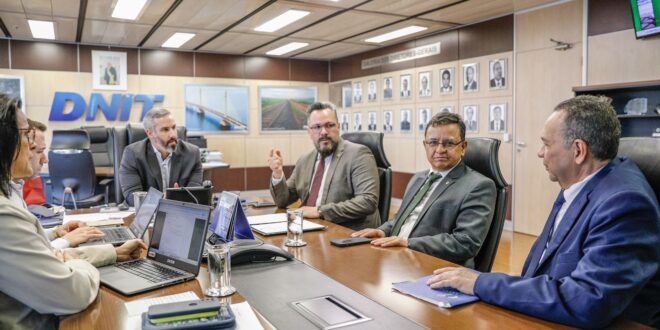 Gonzaga e Alan Rick recebem do diretor-geral do DNIT  garantia que BR-364 será reconstruída