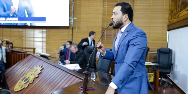 Jarude vota contra empréstimo milionário e diz que nova secretaria é cabide de emprego