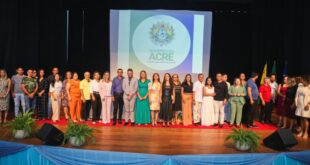 Governo empossa novos gestores de escolas em Cruzeiro do Sul