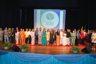Governo empossa novos gestores de escolas em Cruzeiro do Sul