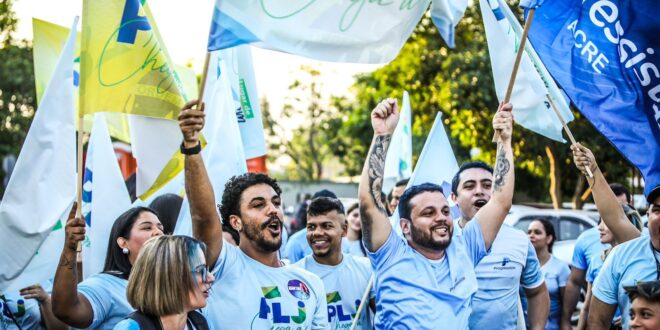 Imagens mostram multidão chegando para convenção de Bocalom e Alysson