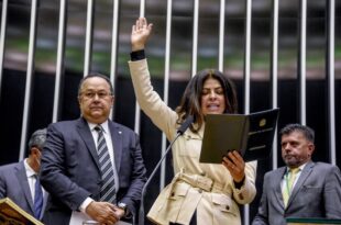 Deu na imprensa nacional: Antônia Lúcia condenada por pagar funcionário da TV Boas Novas com dinheiro da Câmara