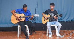 Alunos do Centro Educativo Adilis Nogueira Maciel fazem recital de violão
