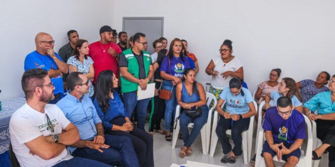 Gladson anuncia investimento para a Associação de Pais e Amigos de Pessoas com Autismo de Cruzeiro do Sul