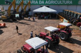 Governo entrega novas máquinas agrícolas para a agricultura familiar