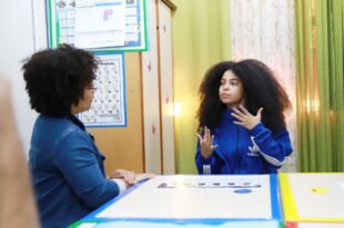 Alunos surdos da rede estadual têm Atendimento Educacional Especializado Bilíngue