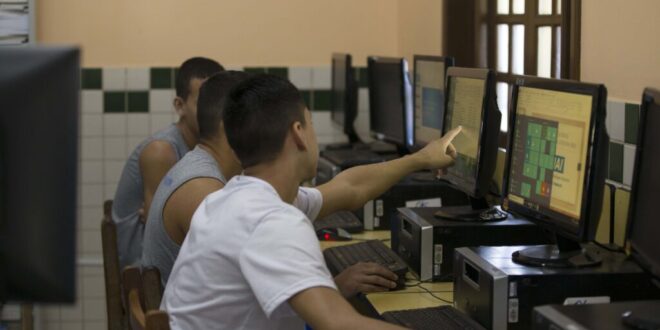 Adolescentes do sistema socioeducativo são contemplados com cursos profissionalizantes