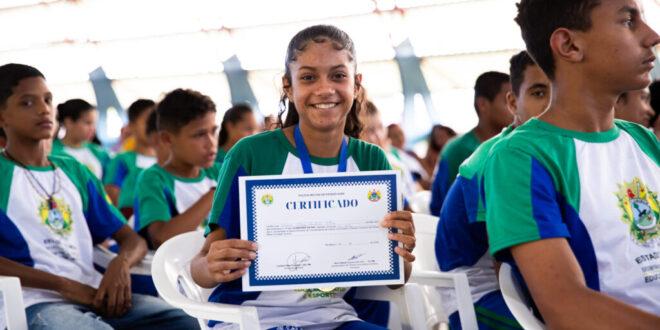 Estudantes da Cidade do Povo concluem participação em projetos Guardiões da Paz e Semeando o Futuro