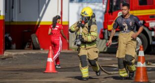Competição Bombeiro de Aço reúne 50 profissionais durante desafio físico e técnico intensivo