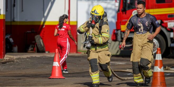 Competição Bombeiro de Aço reúne 50 profissionais durante desafio físico e técnico intensivo