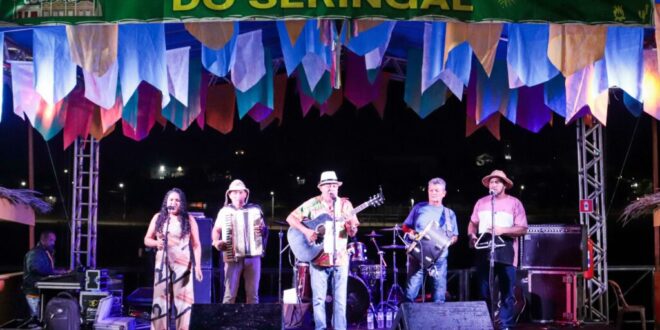 Apresentação de bandas Forró Pé de Serra marca segunda noite do Arraial Cultural
