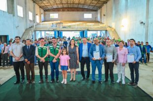 Governador Gladson Cameli entrega novos títulos definitivos a entidades religiosas e alcança marca de quase 11 mil regularizações fundiárias em sua gestão