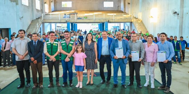 Governador Gladson Cameli entrega novos títulos definitivos a entidades religiosas e alcança marca de quase 11 mil regularizações fundiárias em sua gestão