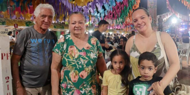 Arraial cultural tem público predominantemente familiar