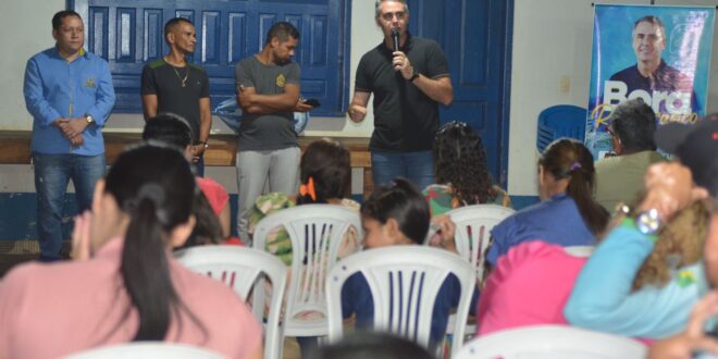 Marcus Alexandre diz que Segundo Distrito precisa de mais atenção, durante reunião nos bairros Major Mendonça e Santa Inês