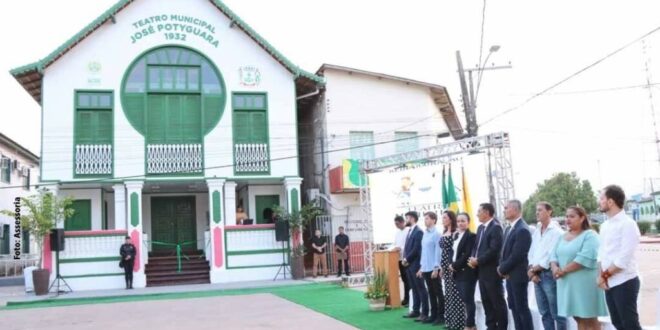 Teatro José Potyguara é reinaugurado em Tarauacá