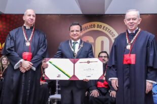 Luiz Gonzaga recebe comenda do Ministério Público pelos serviços prestados ao povo acreano