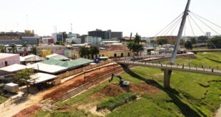 Defesa Civil do Estado interdita passarela Joaquim Macedo e parte do calçadão do Novo Mercado Velho