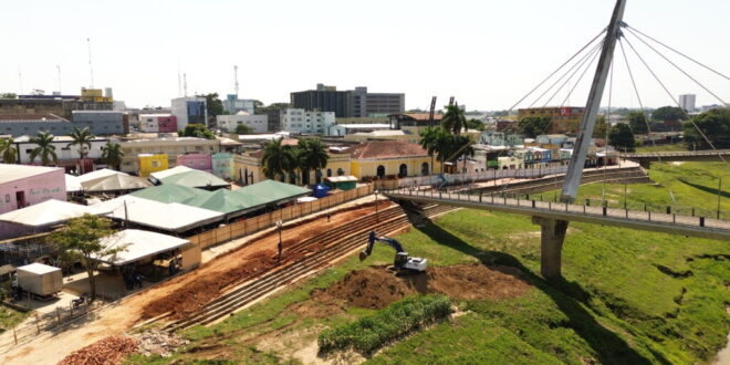 Defesa Civil do Estado interdita passarela Joaquim Macedo e parte do calçadão do Novo Mercado Velho