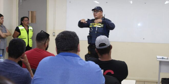 Cumpridores de medidas alternativas que cometeram delitos no trânsito passam por curso de conscientização