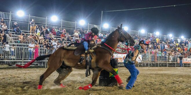 Prova dos Três Tambores movimenta primeira noite de Expoacre Juruá