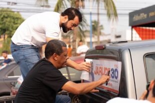 Jarude começa campanha com pé ‘direito’ e adesivaço em comitê: “Um NOVO futuro para Rio Branco”