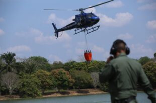 Treinamento com equipamento próprio de combate às queimadas é realizado no Acre