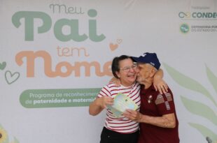 Pai biológico de 94 anos reconhece filha após 52 anos