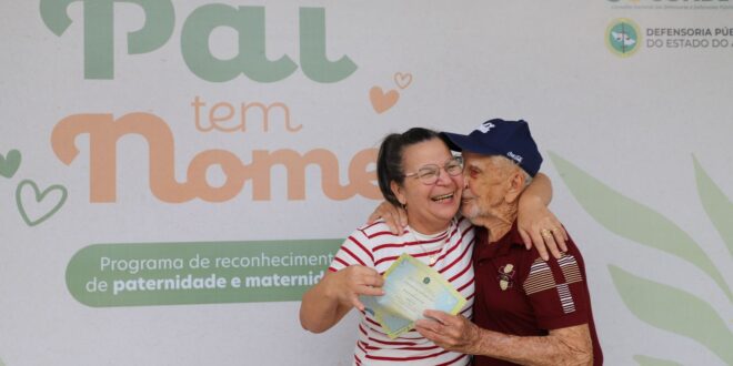 Pai biológico de 94 anos reconhece filha após 52 anos