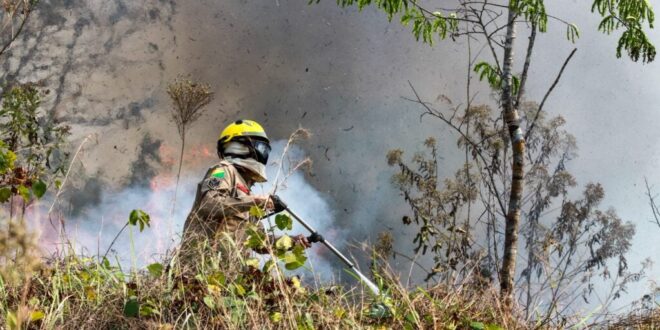 Guarnição do Corpo de Bombeiros é destacada para o Jordão para atuar no combate às queimadas
