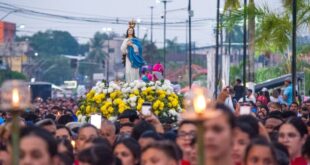 Procissão de Nossa Senhora da Glória reúne 50 mil fiéis em Cruzeiro do Sul