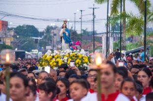 Procissão de Nossa Senhora da Glória reúne 50 mil fiéis em Cruzeiro do Sul